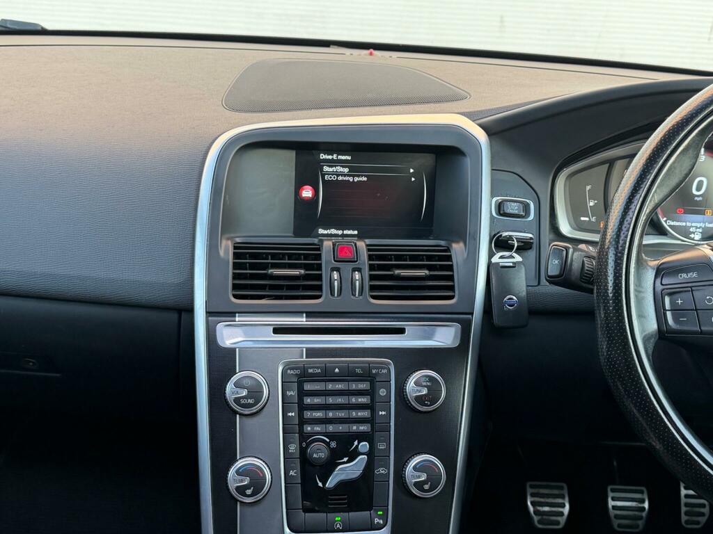 Volvo XC60 D4 181 R Design Lux Nav Geartronic - Suv 5 S White #41