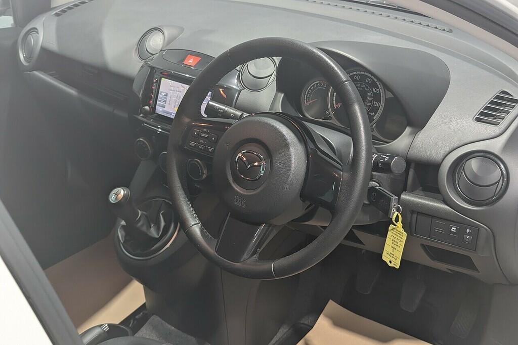 Mazda 2 1.3 Sport Venture Hatchback Euro NG64FXF White #2