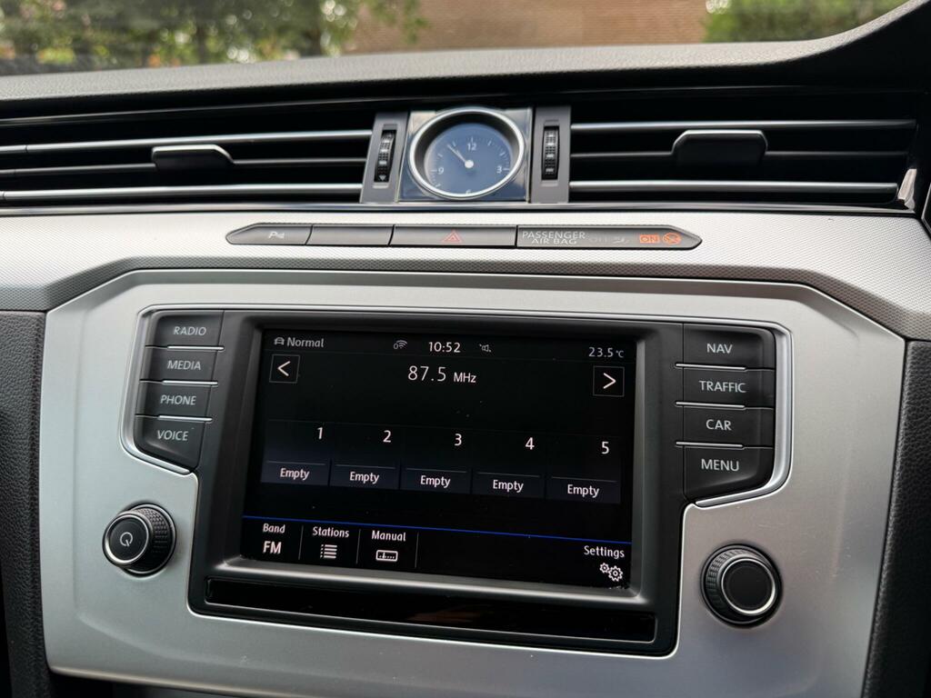 Volkswagen Passat 2.0 Tdi Bluemotion Tech Se Business Estate Die Silver #40