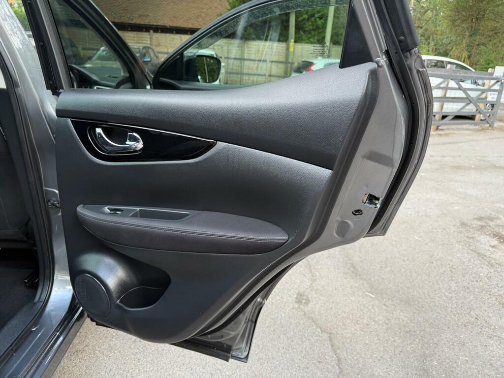 Nissan Qashqai 1.5 Dci Tekna 108 Bhp Grey #38