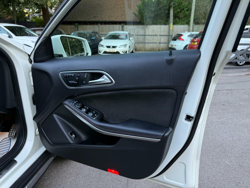 Mercedes-Benz GLA Class Suv 2.0 Gla45 Amg - Aero Kitpan Roofnight Pa Red #42