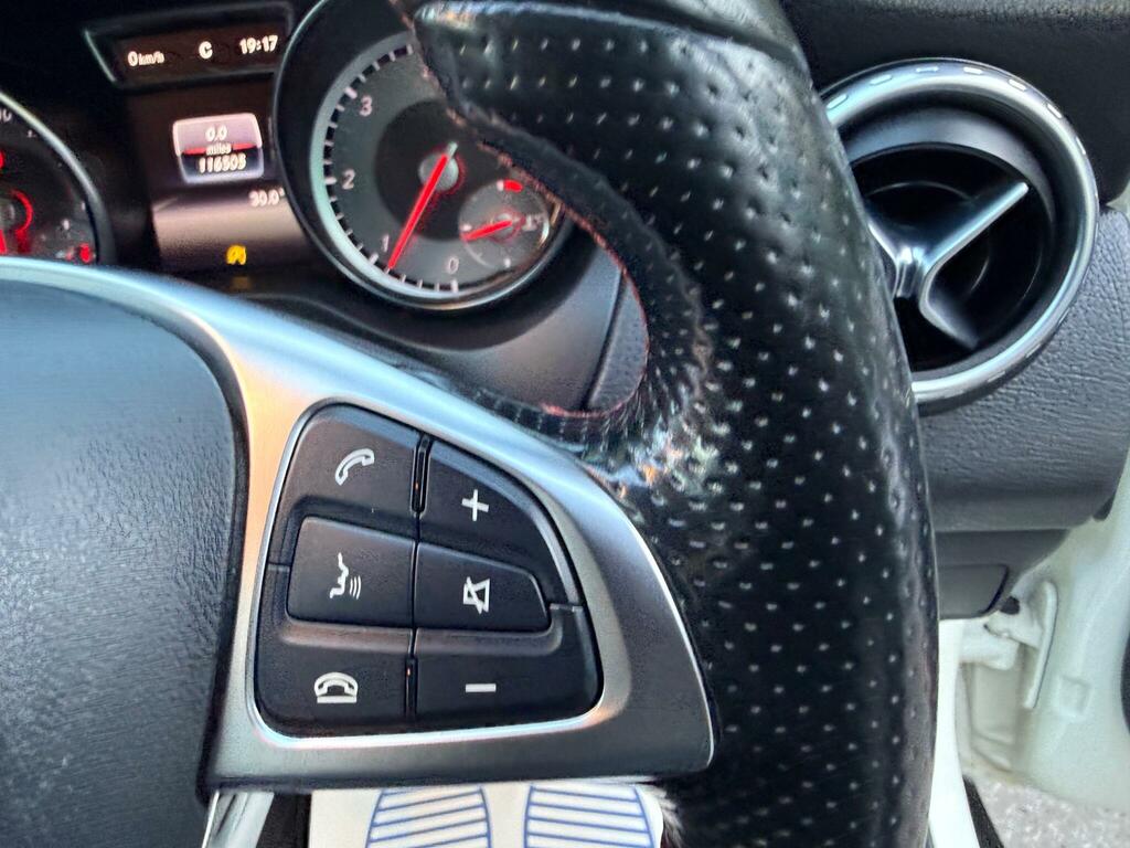 Mercedes-Benz GLA Class Suv 2.0 Gla45 Amg - Aero Kitpan Roofnight Pa Red #23