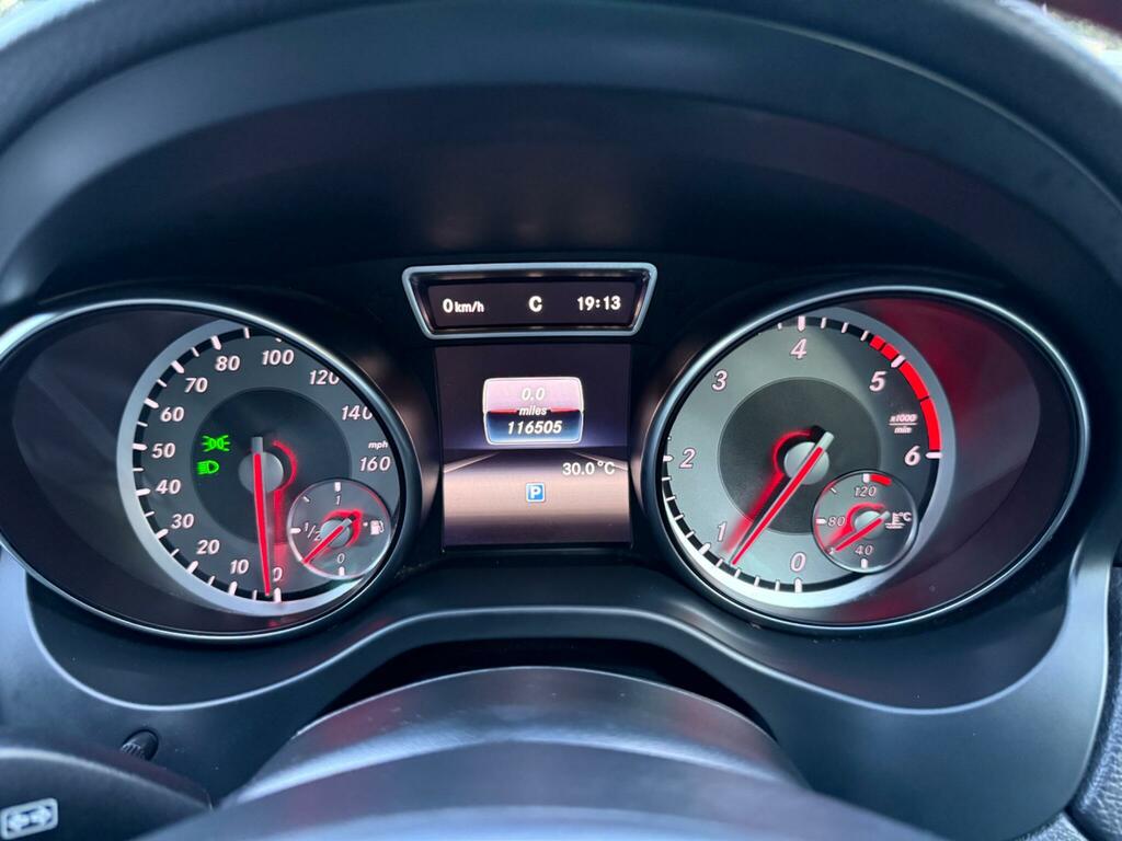 Mercedes-Benz GLA Class Suv 2.0 Gla45 Amg - Aero Kitpan Roofnight Pa Red #39