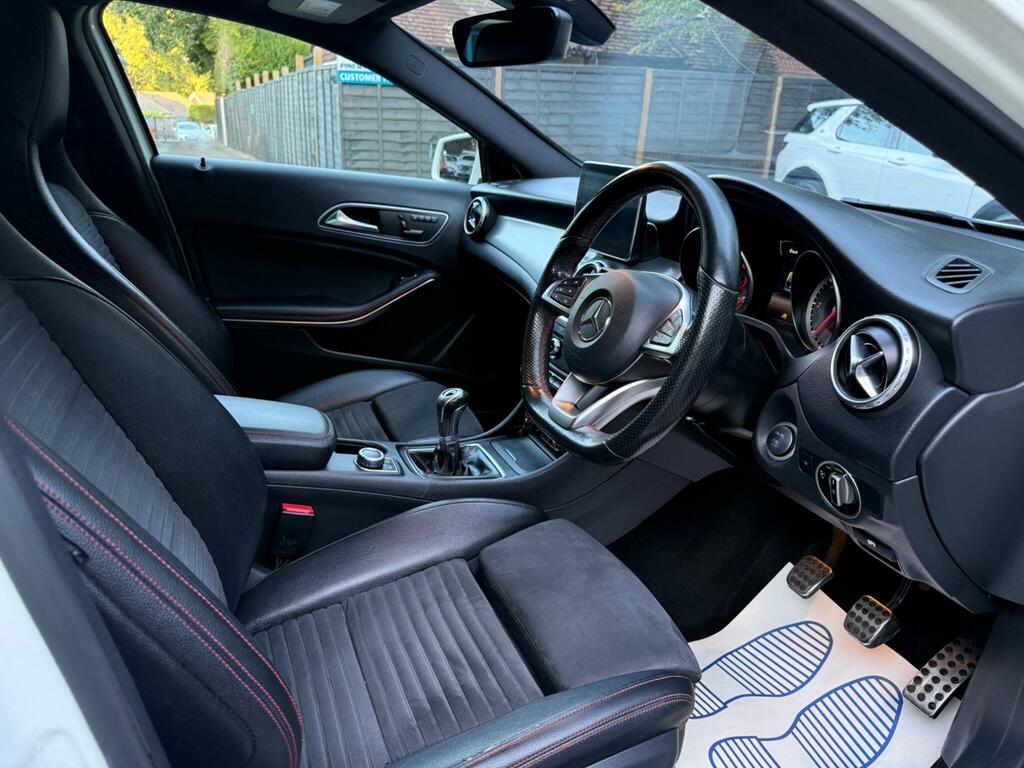 Mercedes-Benz GLA Class Suv 2.0 Gla45 Amg - Aero Kitpan Roofnight Pa Red #37