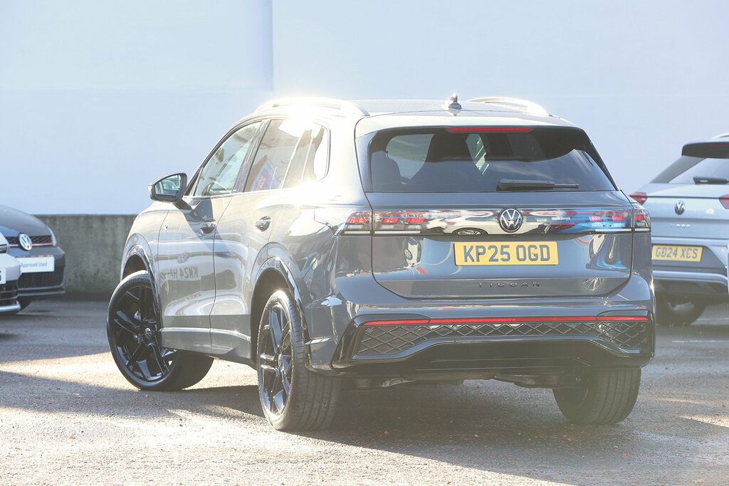 Volkswagen Tiguan 2025 Volkswagen Tiguan 2.0 R-line Tdi Dsg KP25OGD Grey #3