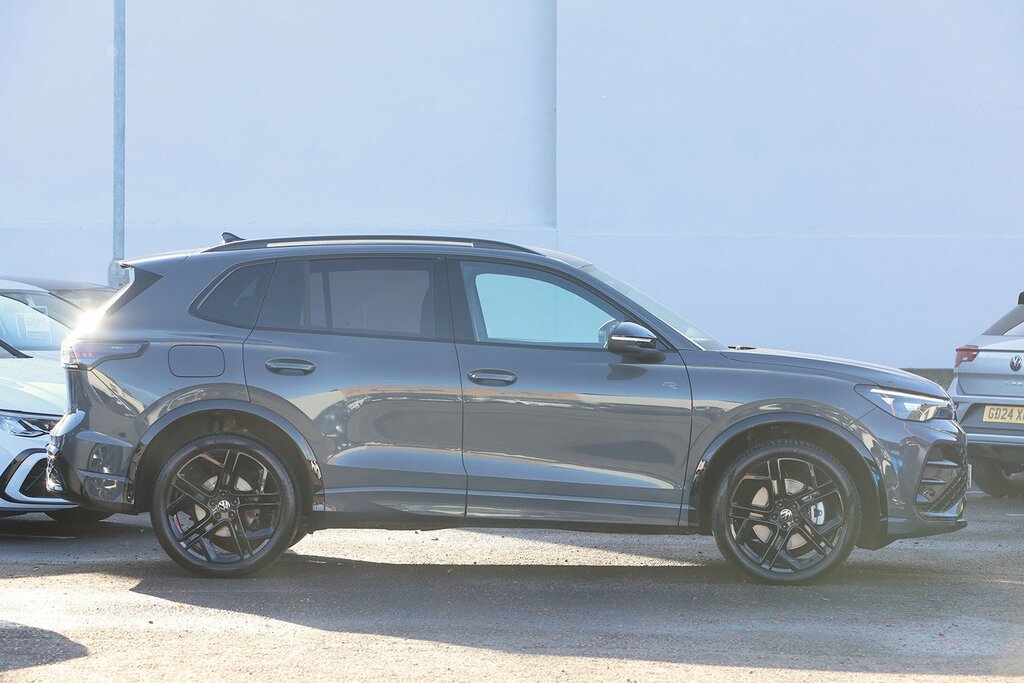 Volkswagen Tiguan 2025 Volkswagen Tiguan 2.0 R-line Tdi Dsg KP25OGD Grey #2