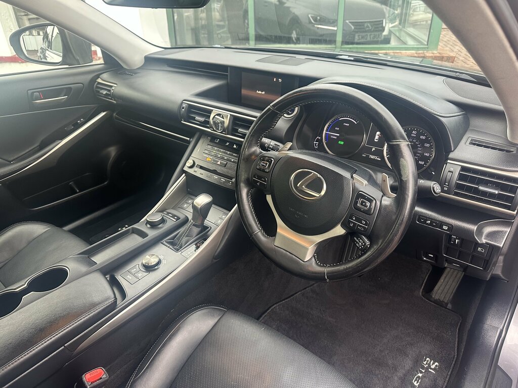 Lexus IS 300H F-sport Cvt White #9