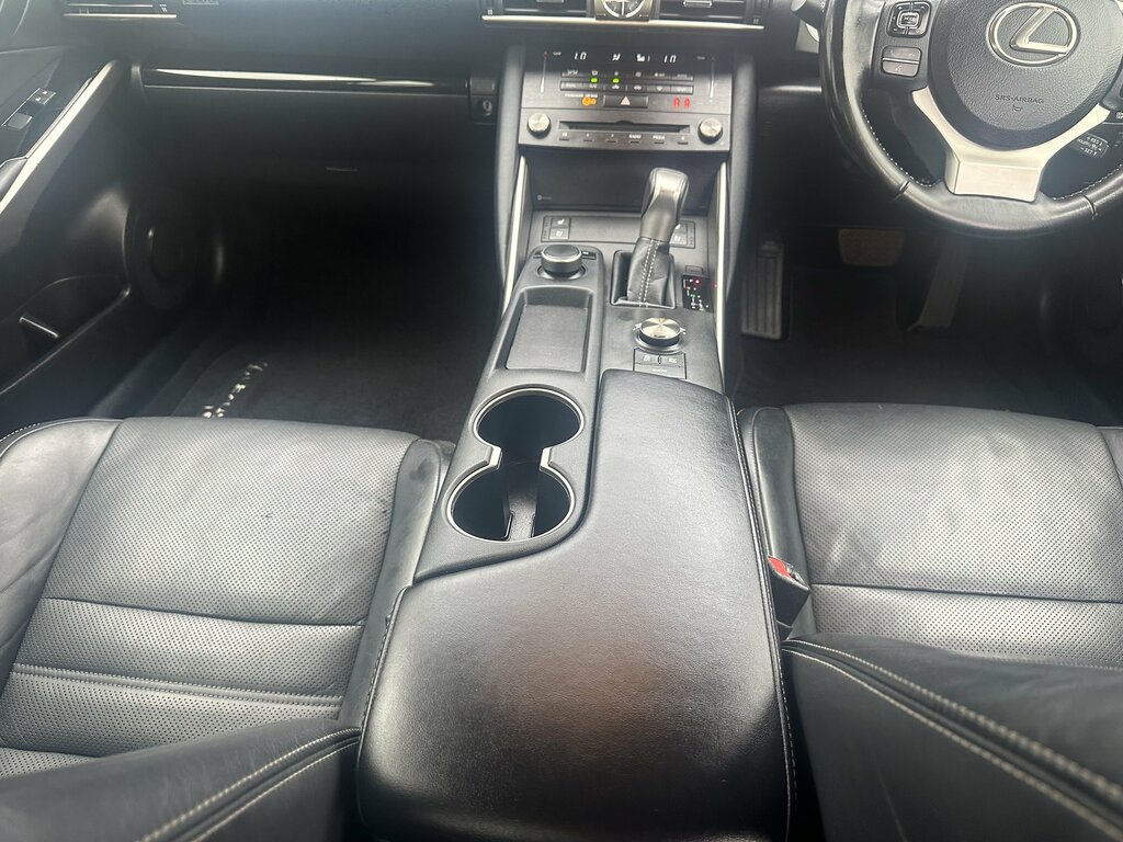 Lexus IS 300H F-sport Cvt White #16
