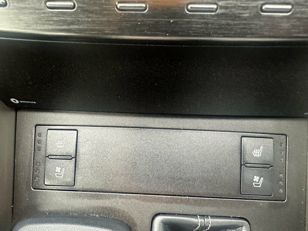 Lexus IS 300H F-sport Cvt White #24