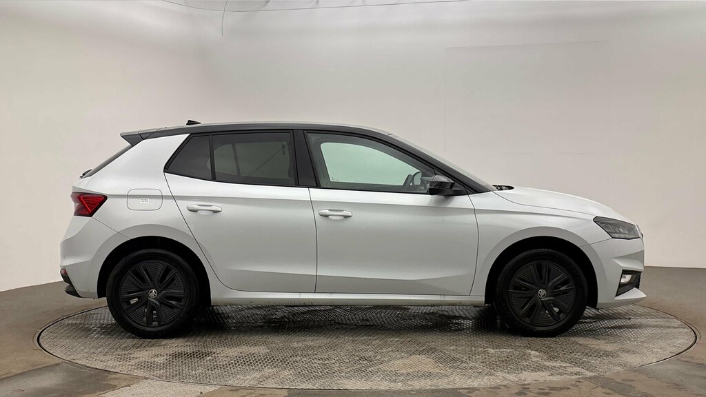 Skoda Fabia 2024 Skoda Fabia 1.0 Colour Edition Mpi 80 White #4