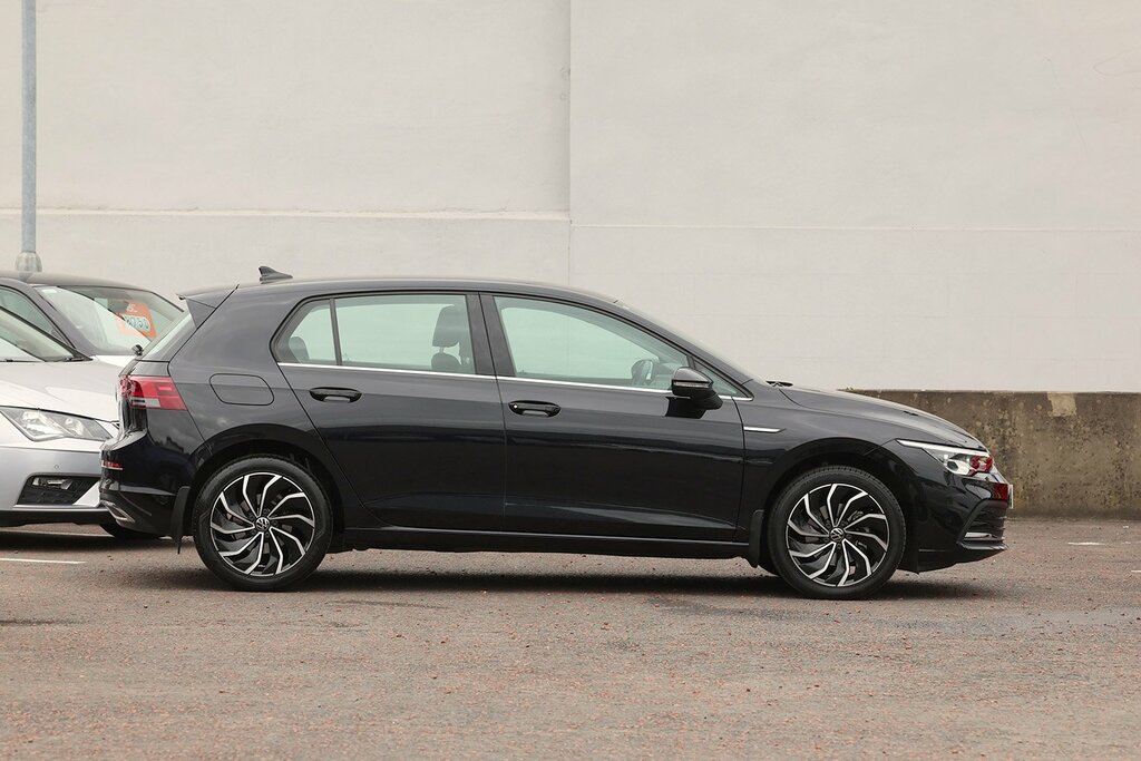 Volkswagen Golf 2022 Volkswagen Golf 1.5 Style Tsi Black #2