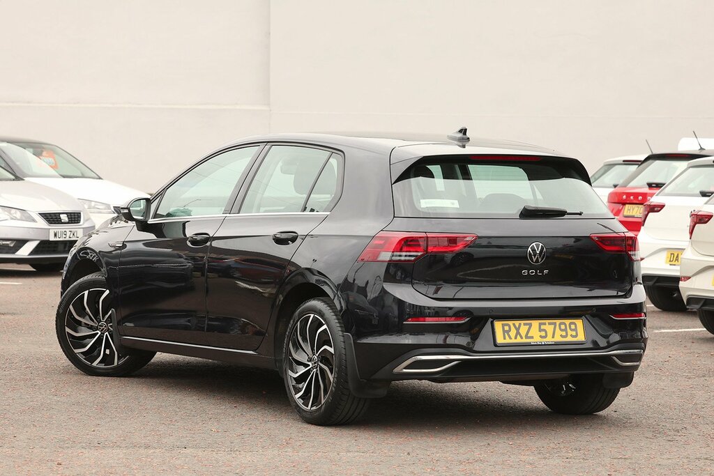 Volkswagen Golf 2022 Volkswagen Golf 1.5 Style Tsi Black #3