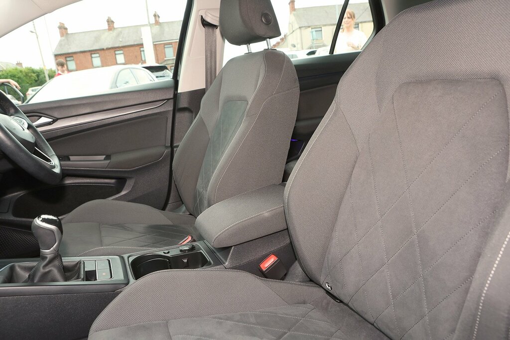 Volkswagen Golf 2.0 Tdi Life Estate Euro 6 Ss Black #16