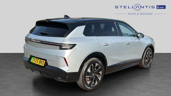 Vauxhall Grandland 73Kwh Gs Suv 213 Ps DV25BKD #3