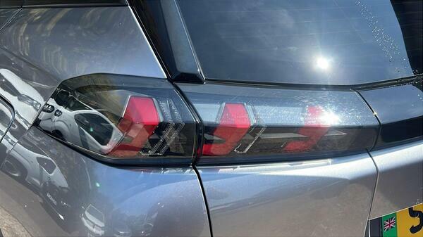 Peugeot e-2008 50Kwh Allure Premium Suv 136 Ps #5