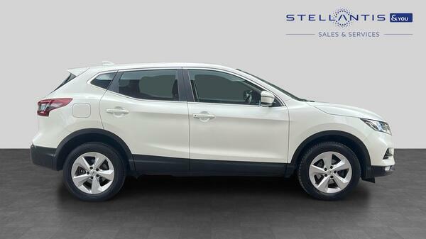Nissan Qashqai 1.3 Dig-t Acenta Premium Suv Eur VN69VTZ White #2