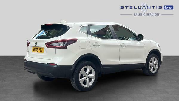 Nissan Qashqai 1.3 Dig-t Acenta Premium Suv Eur VN69VTZ White #3