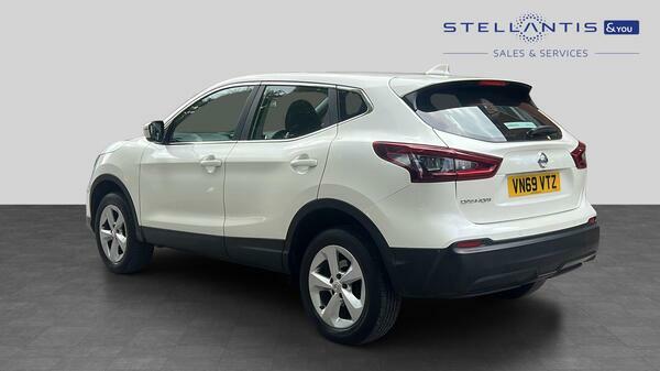 Nissan Qashqai 1.3 Dig-t Acenta Premium Suv Eur VN69VTZ White #6