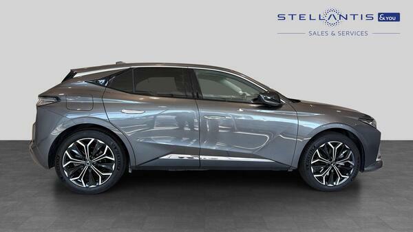 DS DS 4 1.6 E-tense 12.4Kwh Rivoli Hatchback Pl #2