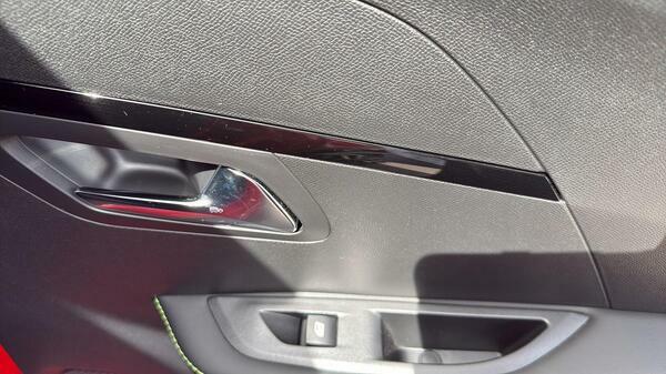 Peugeot e-208 51Kwh Gt 7.4Kw Charger #32