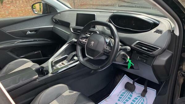 Peugeot 5008 White #11