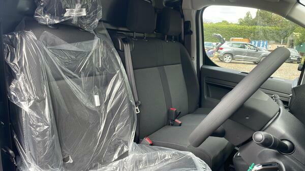Peugeot Expert 2.0 Bluehdi 145 Asphalt Van White #16