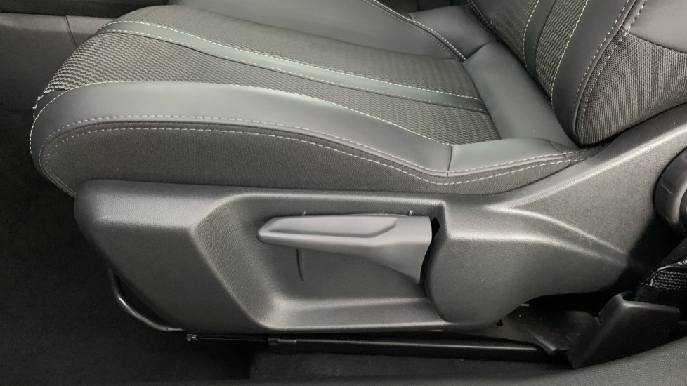 Peugeot 2008 1.2 Puretech 130 Allure Grey #45