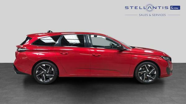 Peugeot 308 SW 1.6 12.4Kwh Allure Premium Estate Plug-  #2