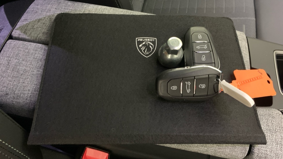 Peugeot 3008 1.2 Hybrid 145 Gt E-dsc6 Grey #42