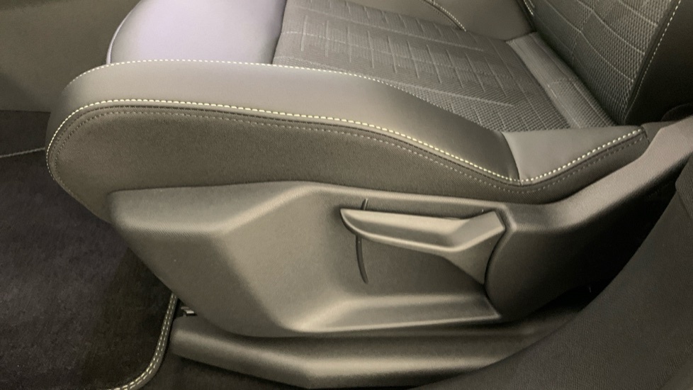 Peugeot 3008 1.2 Hybrid 145 Gt E-dsc6 Grey #45