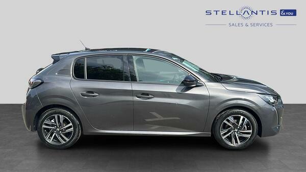 Peugeot 208 1.2 Puretech Allure Premium Hatchback #2