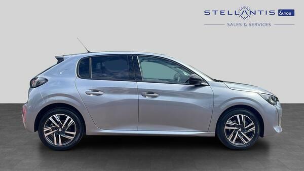 Peugeot 208 1.2 Puretech Allure Premium Hatchback #2