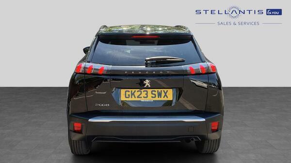 Peugeot 2008 1.2 Puretech Allure Premium Suv Manua #4