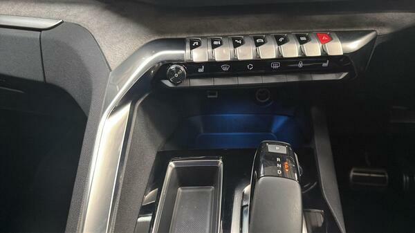 Peugeot 3008 1.2 Puretech Gt Premium Eat8 White #24