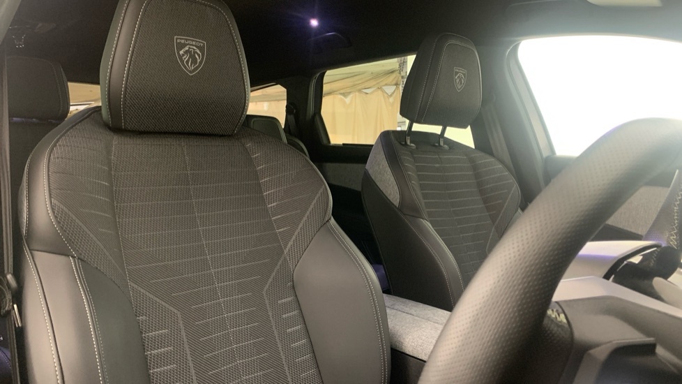 Peugeot 5008 1.2 Hybrid 136 Gt E-dsc6 Black #40