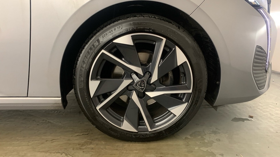 Peugeot 308 1.2 Puretech Allure Premium Hatchback E #6