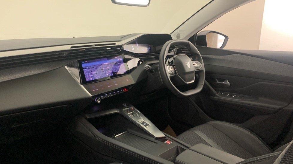 Peugeot 308 1.2 Puretech Allure Premium Hatchback E #2
