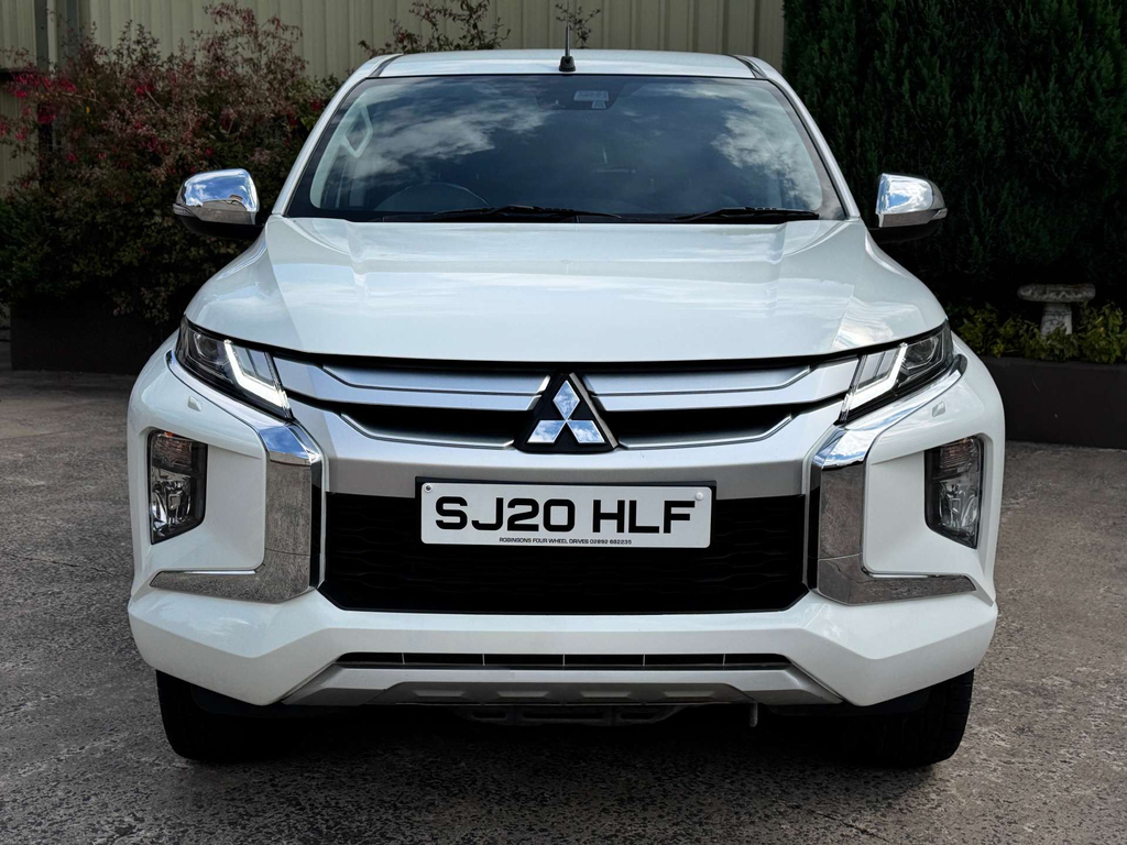 Mitsubishi L200 Barbarian Di-d 4Wd White #4