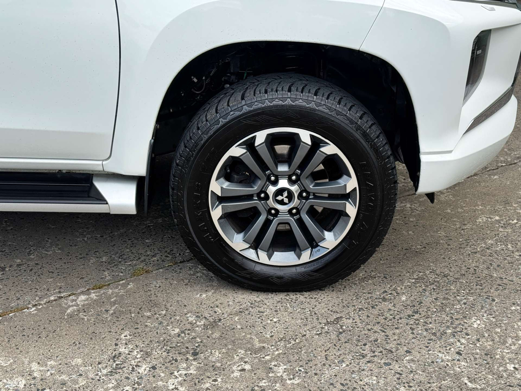 Mitsubishi L200 2.2 Di-d Dc Barbarian X 4Wd Euro 6 Ss White #30