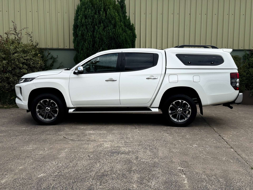 Mitsubishi L200 Barbarian Di-d 4Wd White #6