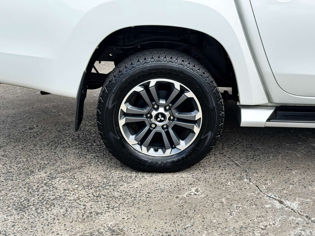 Mitsubishi L200 2.2 Di-d Dc Barbarian X 4Wd Euro 6 Ss White #27