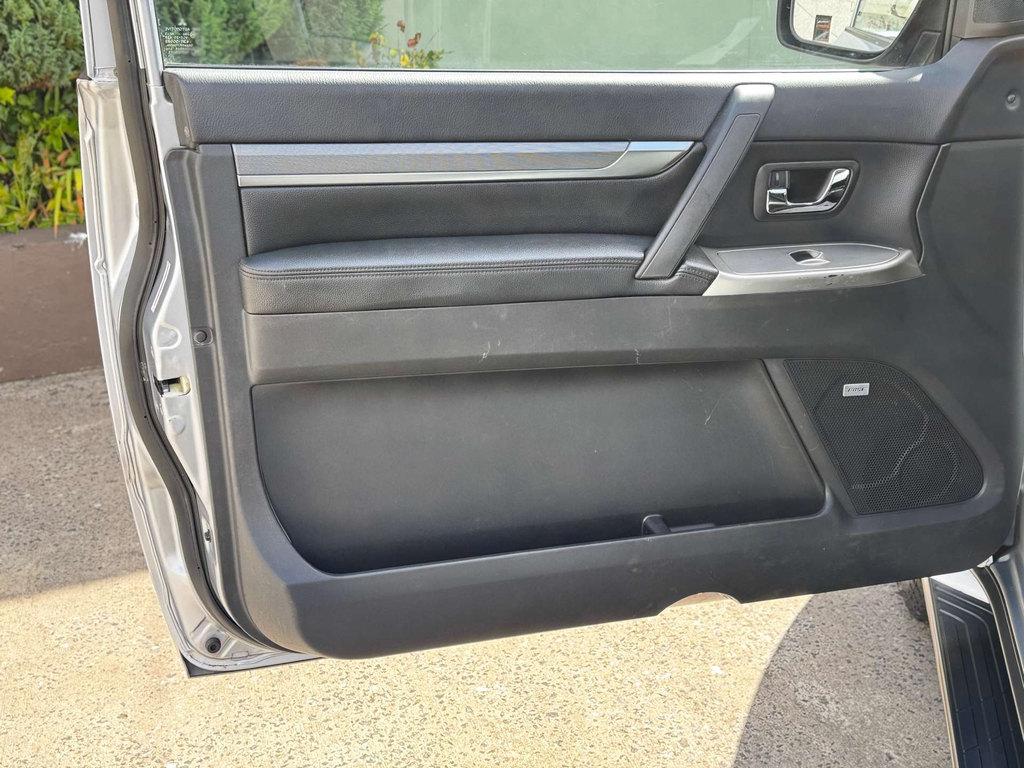 Mitsubishi Shogun 3.2 Di-dc Sg3 Suv 4Wd Euro 6 Lwb Black #28