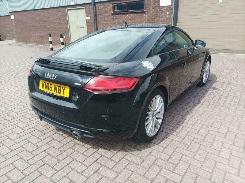 Audi TT 2.0 Tdi Ultra Sport Black #6