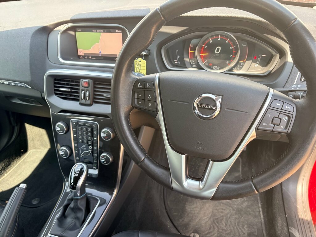 Volvo V40 Cross Country 1.5 Cross Country Pro T3. Red #6