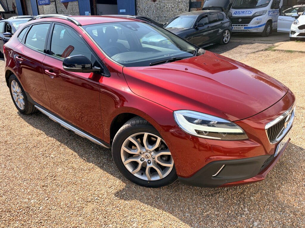 Volvo V40 Cross Country 1.5 Cross Country Pro T3. Red #2