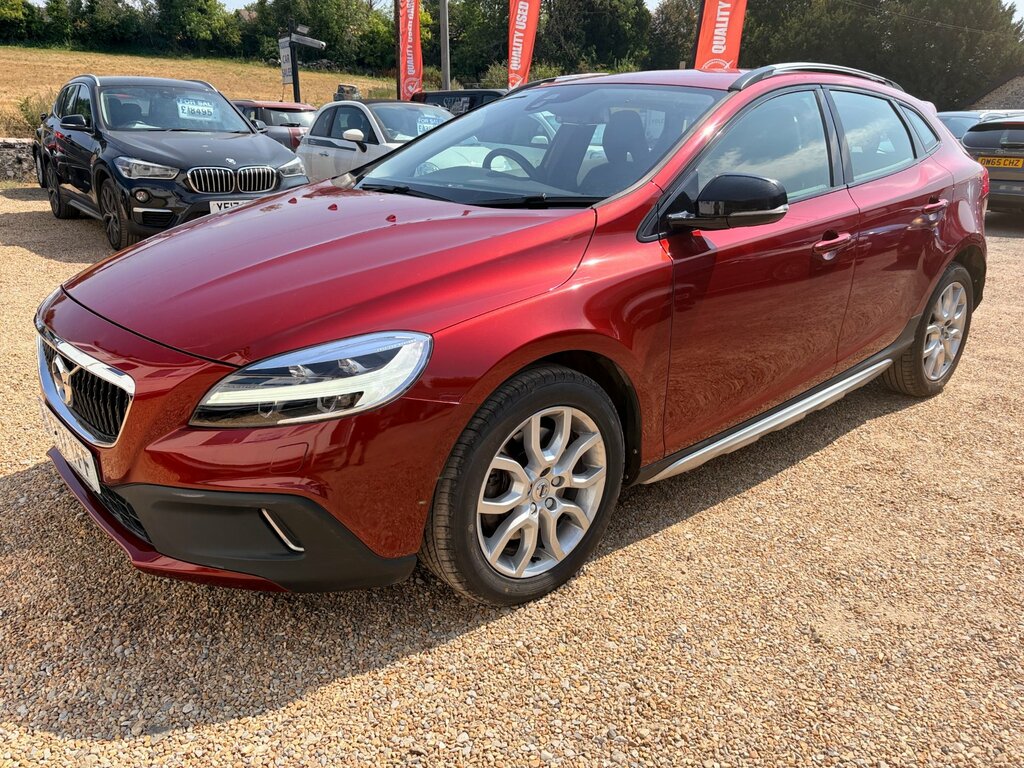 Volvo V40 Cross Country 1.5 Cross Country Pro T3. Red