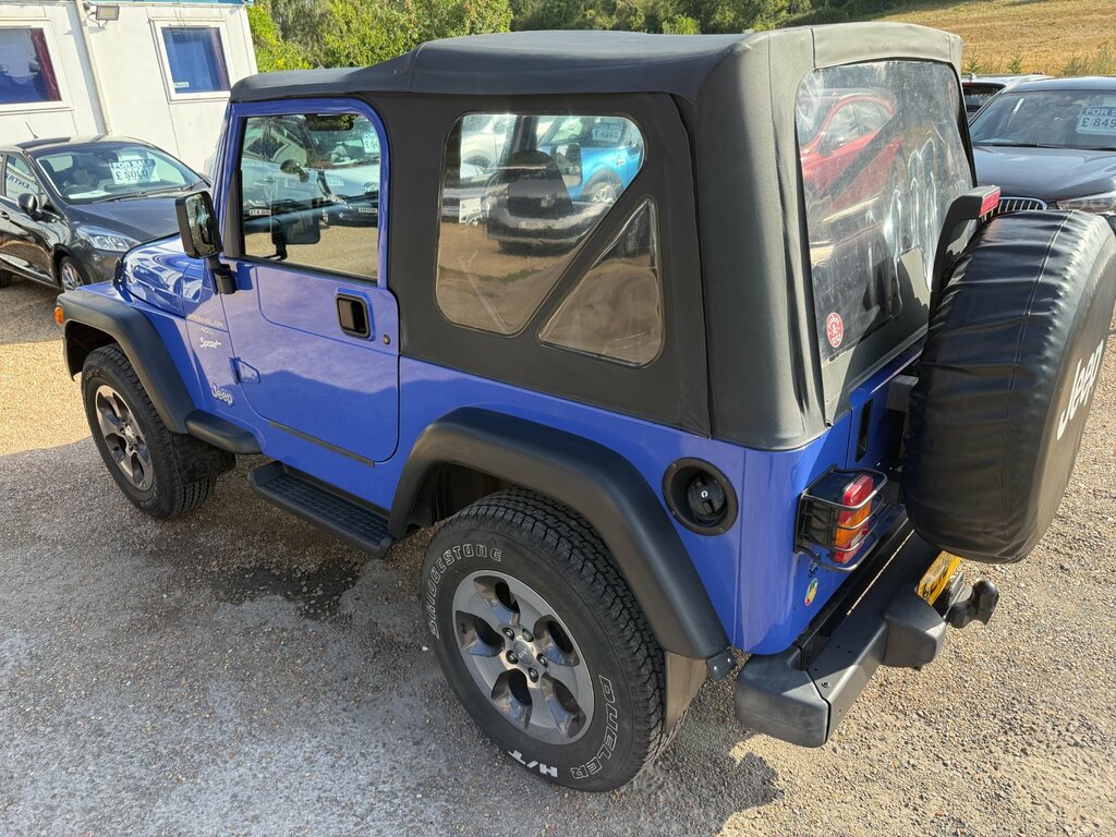 Jeep Wrangler Sahara Edition Green #8