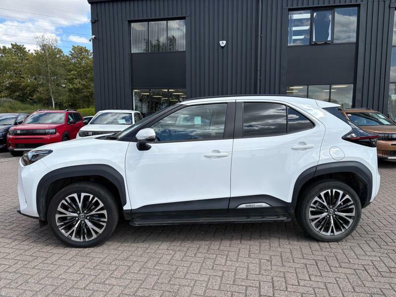 Toyota Yaris Cross Automatic White #4