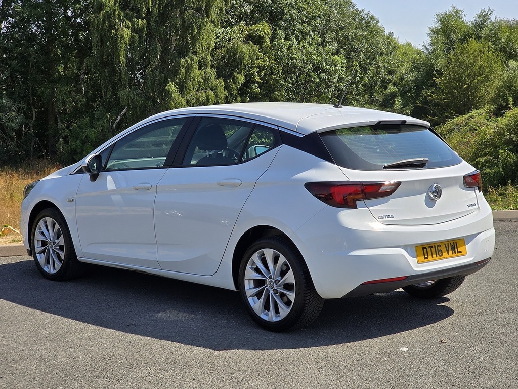 Vauxhall Astra I Turbo Design White #2