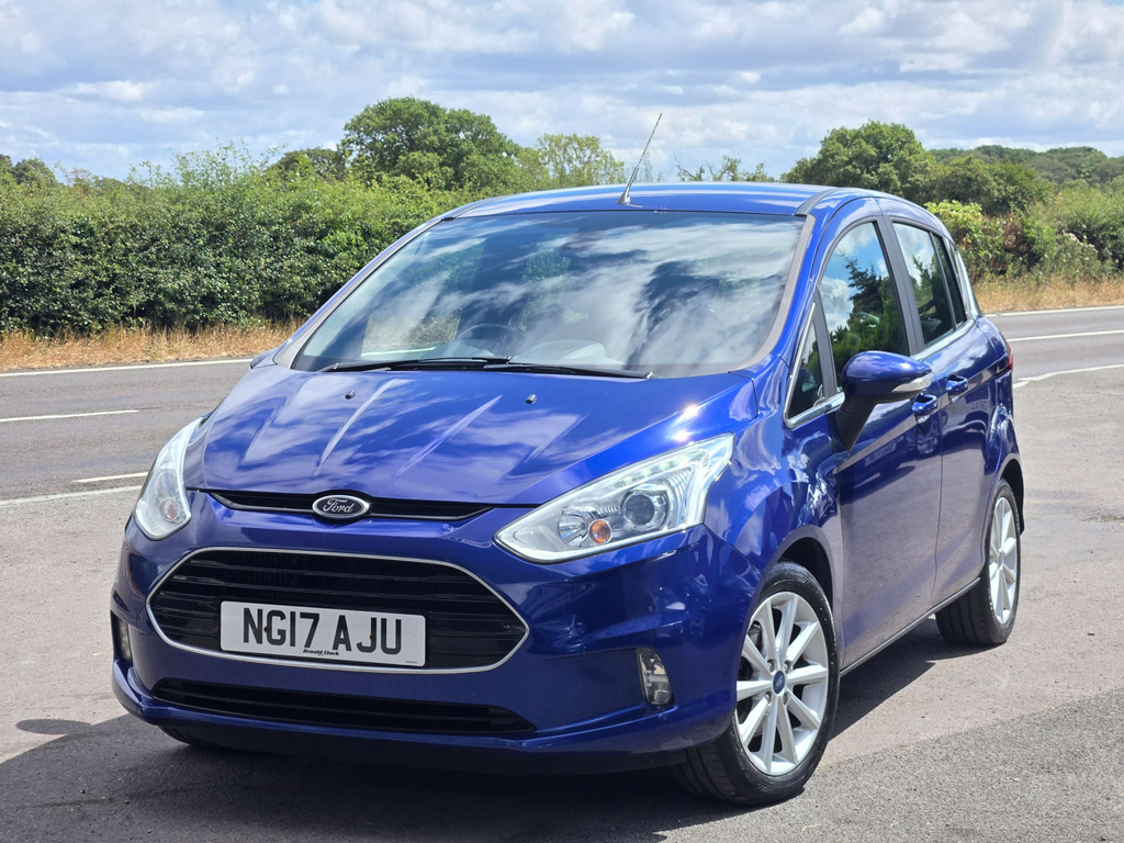 Ford B-Max Titanium Navigator 